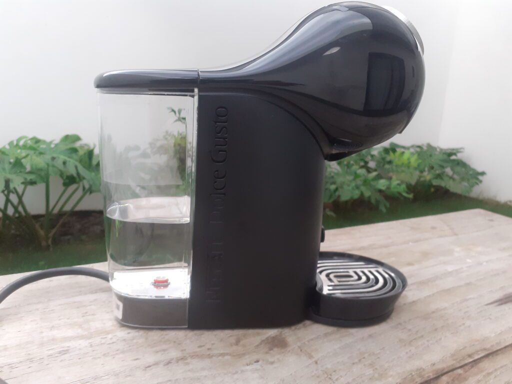 1. Como usar máquina de café expresso Dolce Gusto: Visão geral da máquina de café expresso dolce gusto. Completar o nível de água