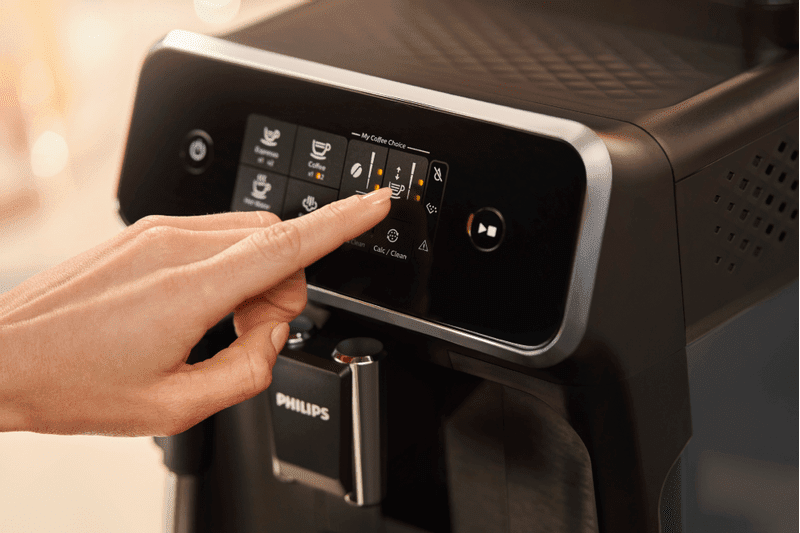 Imagem frontal (painel touch) da Máquina de café expresso Philips Walita  LatteGo 2200, sendo a intermediária das Melhores Máquinas de Café Expresso Philips